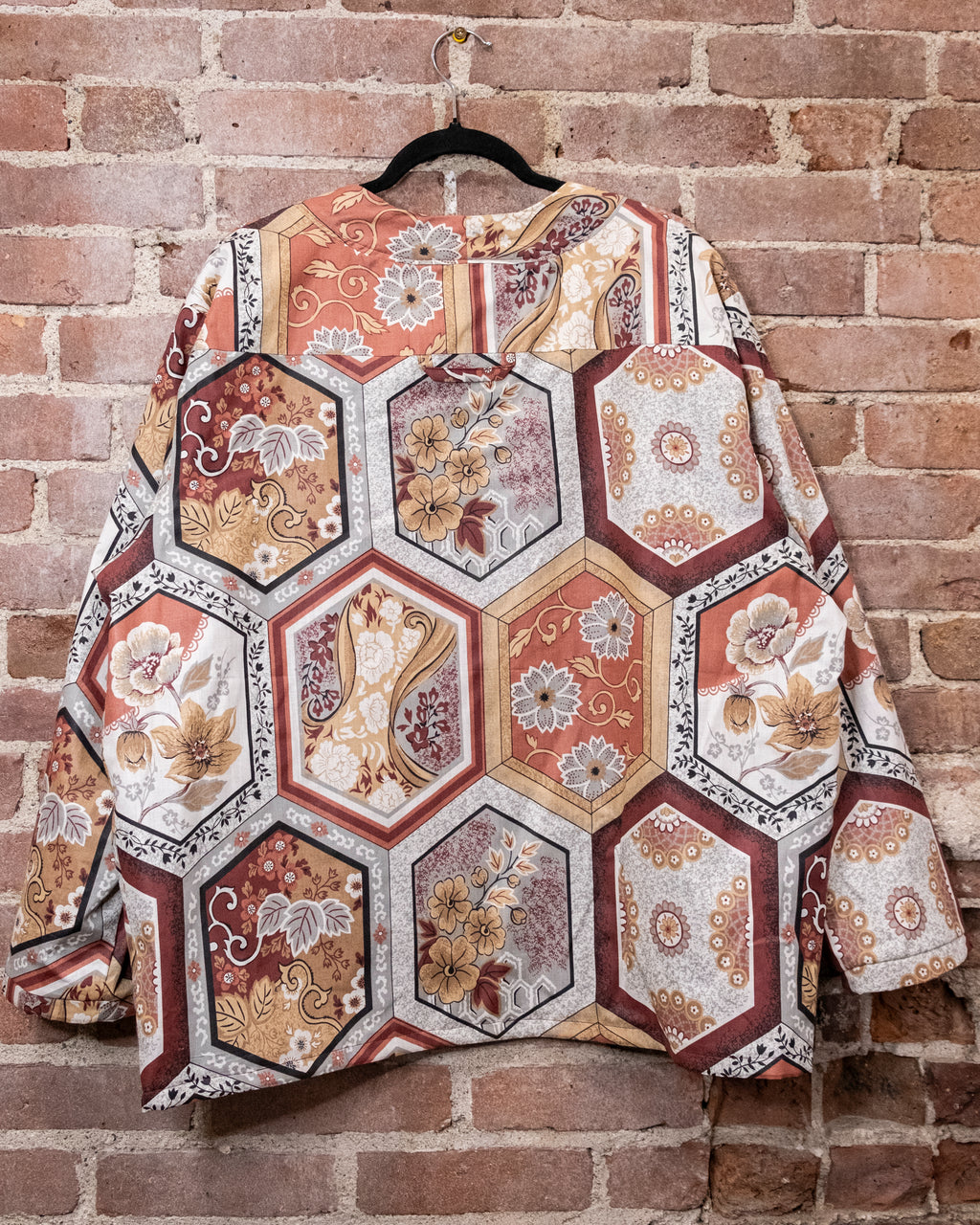 Hexagonal Multicolor Noragi (Crimson Base)